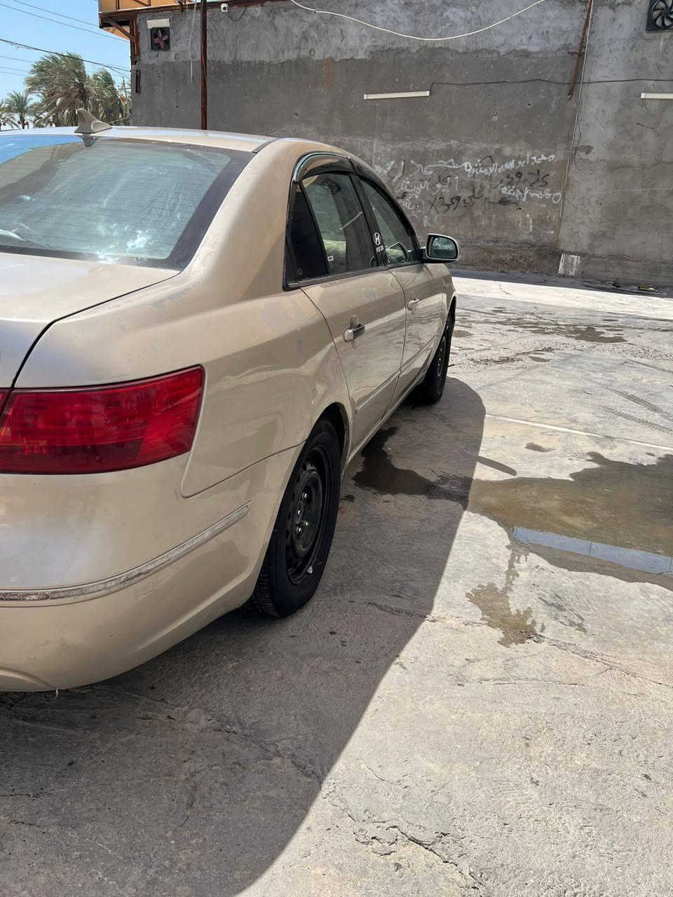 للبيع سوناتا 2009 وارد امريكي حادثه باب خلفي مبدل فقط بيه مكانات صبغ ابيع حزام السياره ليبل واحد مكفوله من الضربه دواخل عسلي +صاج تحكم ستيرن كشن كهربائي شاشه كامره خلفيه دواره تبريد منضومه كامله جديده تخم تاير حداديه كير محرك جدد حجم المكينه 2400 السياره جاهزه وجديده مال جناي سياره بسمي رقم بغداد انكليزي السعر.   88       مكان السياره حله 
بدون مراوس بيع فقط ولحد يذكر سعر بالتعليقات رجاءً 
             ***********.     ***********
