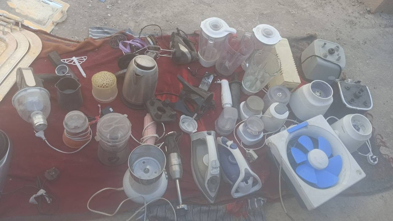 السلام عليكم ورحمه الله وبركاته عندي اغراض للبيع جمله ترامز  زجاج ومعدن من الداخل نضافه 80% مواعين في نظافه 100% وفي ملثوم
السلام عليكم ورحمه الله وبركاته عندي اغراض للبيع بالجمله ترامز  زجاج ومعدن من الداخل نضافه 80% مواعين في نظافه 100% وفي مثلوم
وفي اجهزه كهربائيه عطلانه خلاطات شغاله لكن بدون جكه
