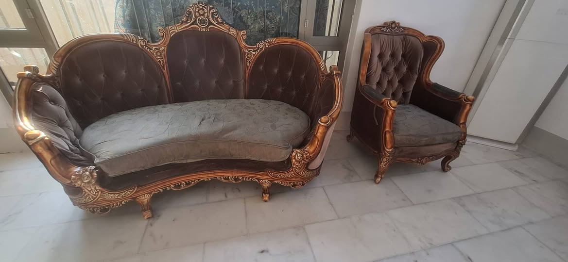 طقم قنفات مصري ١٢ مقعد مع طبلة وسطية
النوع ثقيل جدا بحالة جيدة
مكان :بغداد/ للاستفسار واتساب ***********
