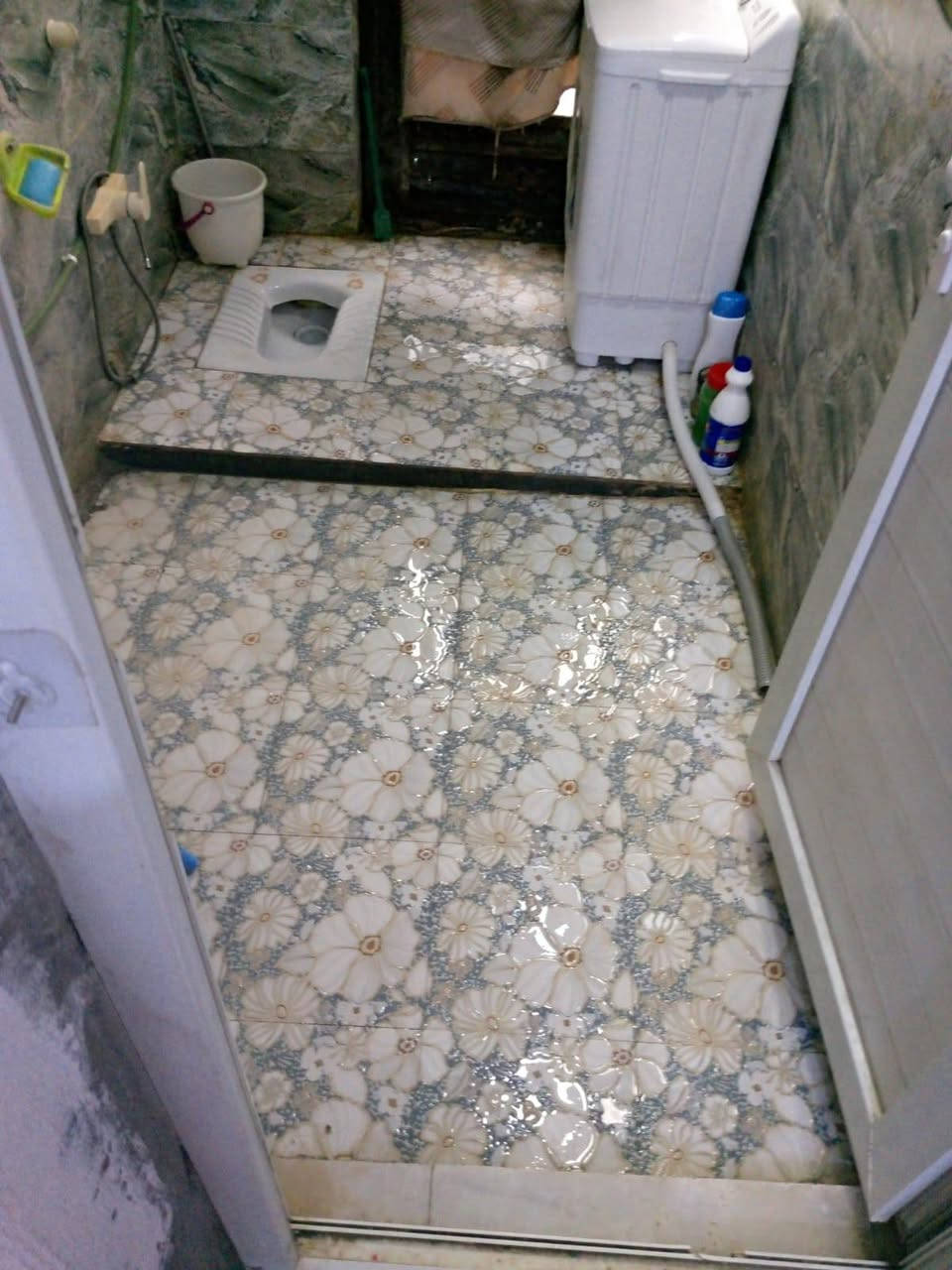 بيت للبيع 120م امامي التضحيه قرب مدرسه حبيبيب بن مظاهر غرفه صاله مطبخ حمام ديوانيه السعر 120بيه مجال للاستفسار *********** واتساب اتصال ***********
