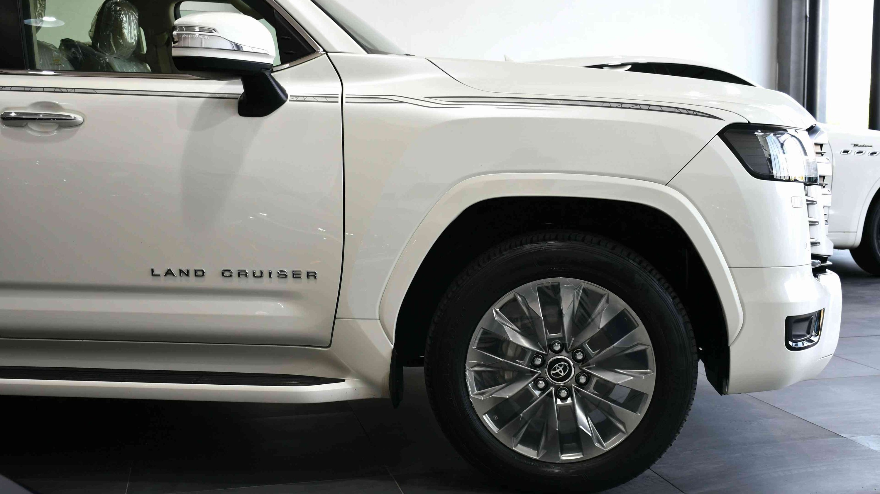 � للبيع | Toyota Land Cruiser GXR 2023 Twin Turbo لاندكروزر موديل 2023 وارد شركة جيهان – العراق 🇮🇶 فئة GXR Twin Turbo ✅ ضمان الشركة ✅ الممشى: 73,000 كم ✅ السيارة بحالة ممتازة 🔧 يوجد مكان صغير جداً تعديل PDR 💰 السعر: 618 ورقة 📞 للتواصل والاستفسار: ***********
