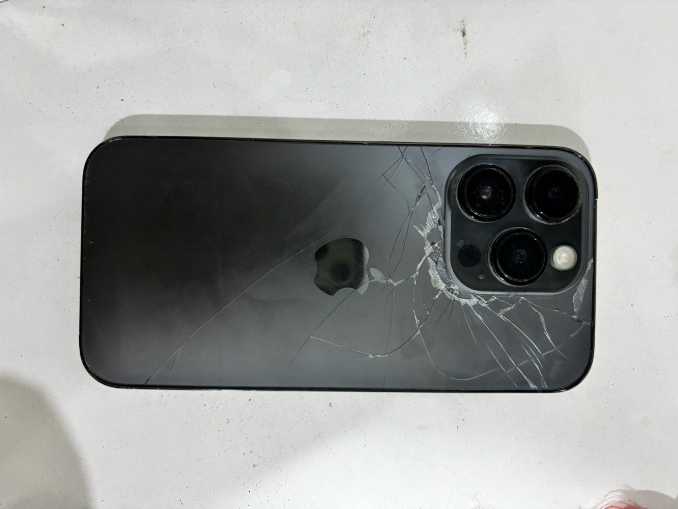 📱 للبيع: آيفون 14 برو (iPhone 14 Pro)
لمواصفات والحالة:
مفطور الضهر اثر وكعه
 الذاكرة: 128 جيجابايت
 الاتصال: شريحتين (Dual SIM)
 الشاشة: مستبدلة (درجة أولى وشغالة بدون أي مشاكل)
 البطارية: مستبدلة جديدة (أداء ممتاز 89%)
 الحالة العامة: الجهاز شغال وصافي، كفالة فحص قبل الشراء.
الجهاز مابي اي عطل او مشكله 
مراوس مع ايفون انضف واحسن فقط
للبيع قيم بتعليق عجبني بعت ماعجبني ابقي يمي 
*********** بي واتس الشراي يراسل او يتصل وشكرا
موصل كوكجلي