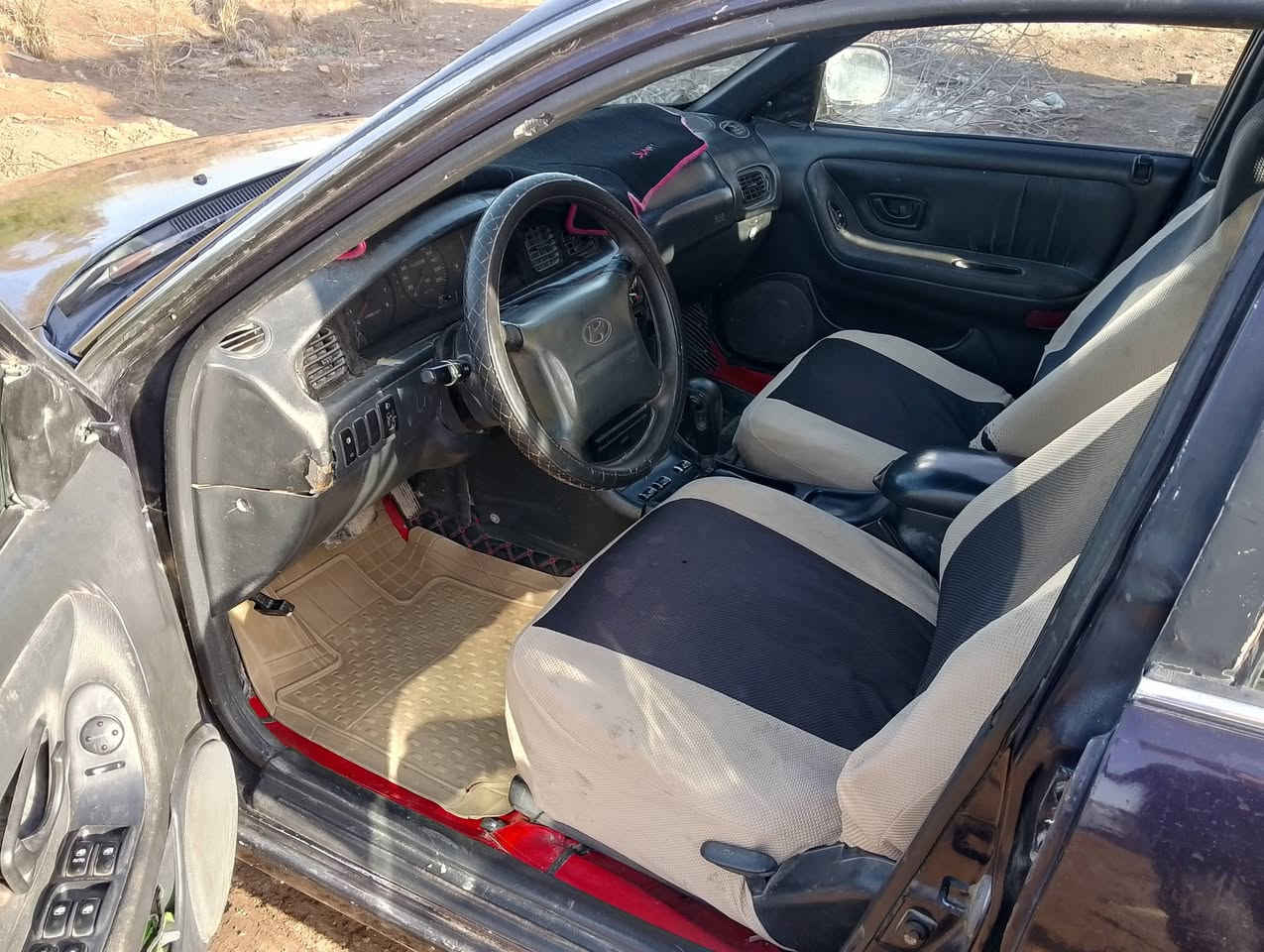 اسلام عليكم للبيع سوناتا تو 95 سياره جديده مثل ما بصوره مكينه 2000 جديده لا تنقيص ولا تبخير فقط تحتاج كهربائيات سعر 35وبيه مجال رقم صاحب السياره ***********@
