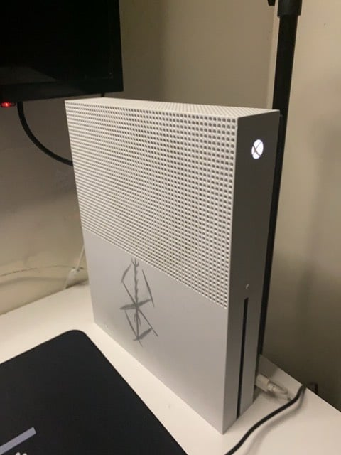 سيت اب للبيع مكون من كيبورد t wolf k500 ريد سويتش و ماوس t wolf g550 وياه كارتونته و ماوس باد حجم ضاهر بال صوره و طبعا xbox one s مساحة تخزين 1T ستاند مبايل ويا اضائه rgp و كومه مودات اضواء و ميز و كرسي و ماوس شغال هديه (التلفزيون و المونيتر مو مضمن ويا الغراض فقط المكتوبات للبيع كلهم ويا بعض ) السعر 200 الف و بيه مجال للتواصل *********** موقع دهوك