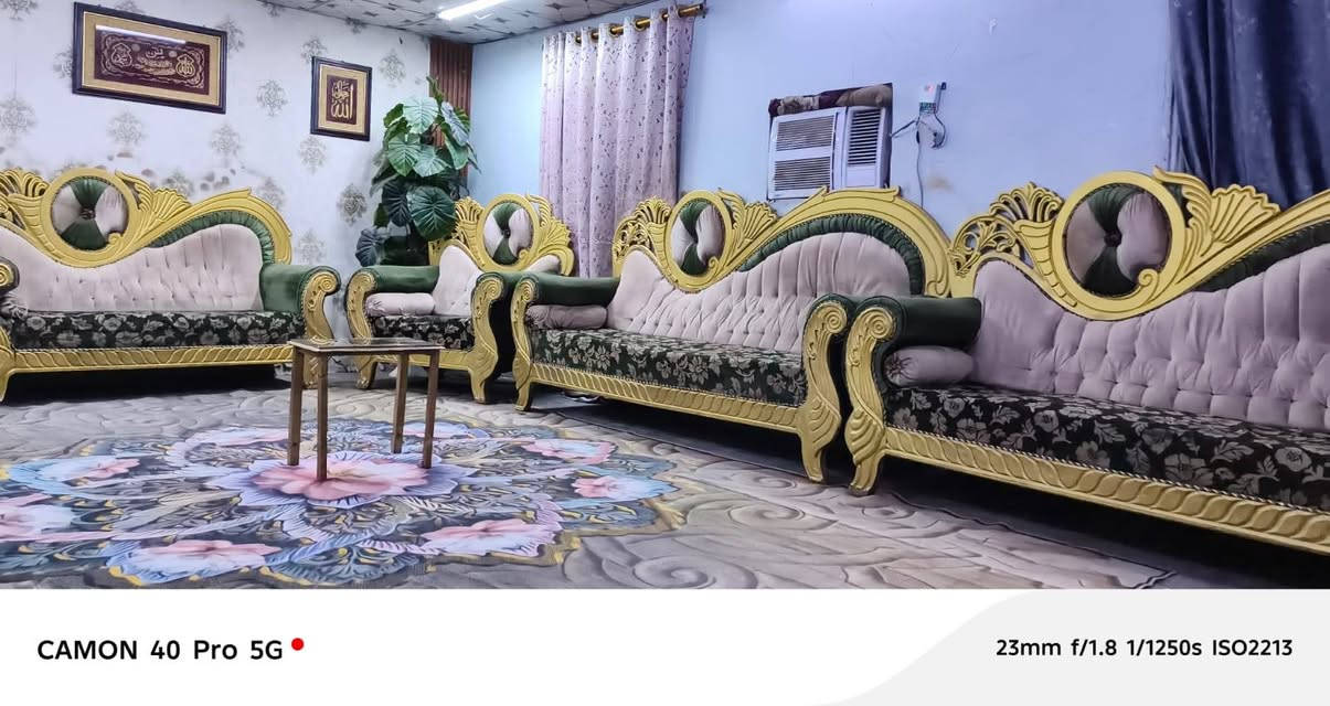 تخم ملكي • ١٥ مقعد • نظيف