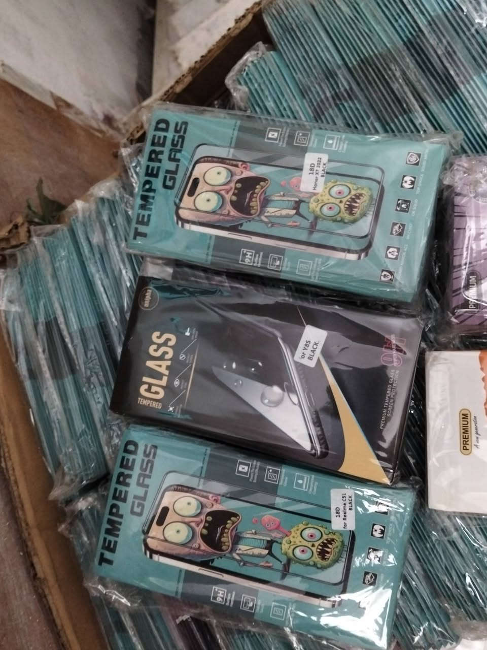 العرض الاحلى والاكثر طلب رجع توفر 500لاصق بسعر 55 الف فقط تجيك تشكيلة بيها 50ايتم من عدنا والعرض محدود للحجز ***********

