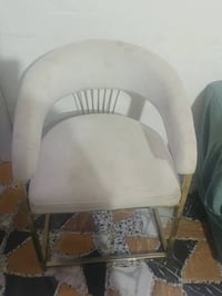 كرسي اكريليك • وسادة • نجف الاشرف