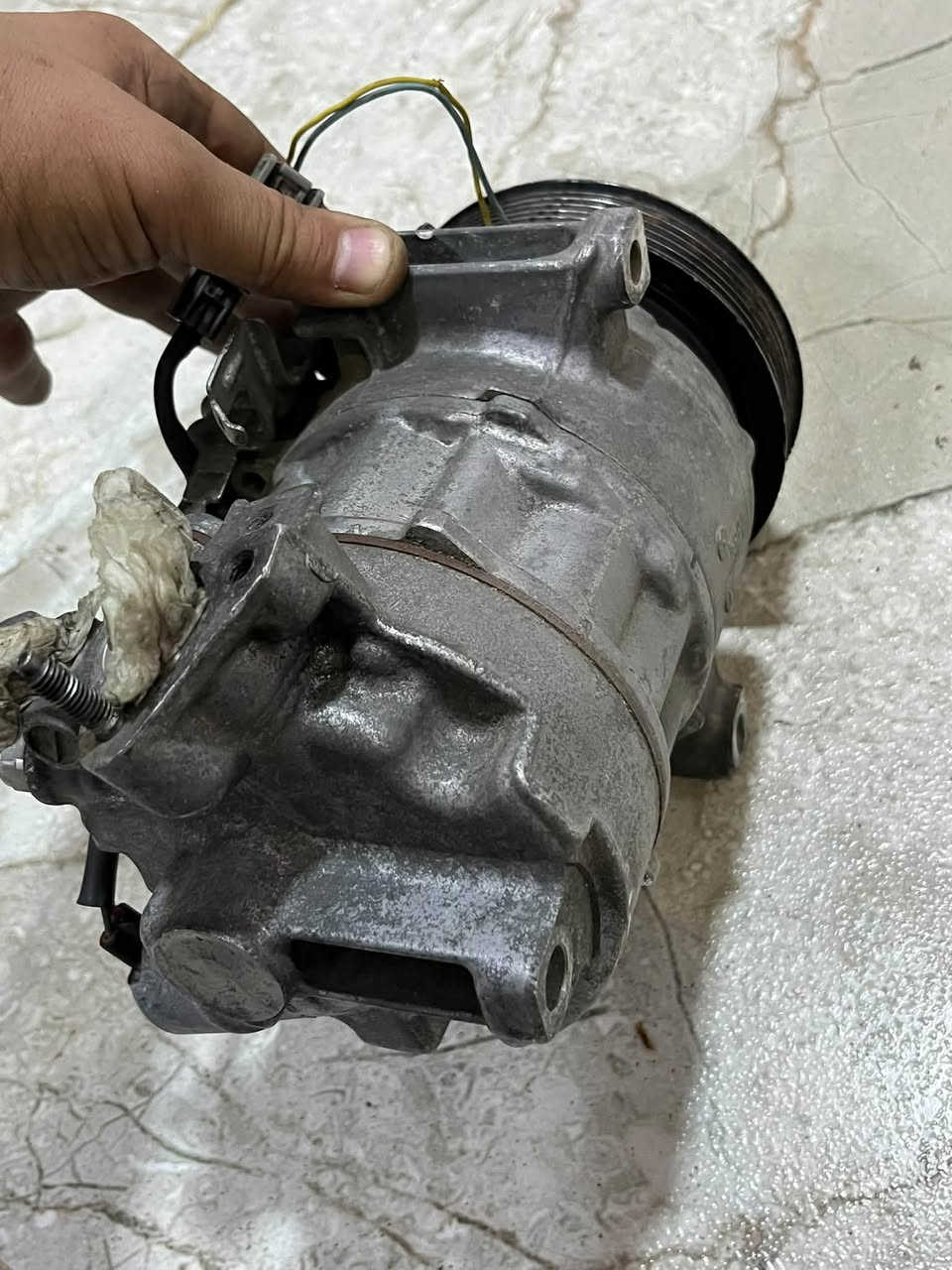 كمبريسر نيسان سنترا / اصلي زيرو مامشتغل 3 براغي الاستفسار واتس ***********
