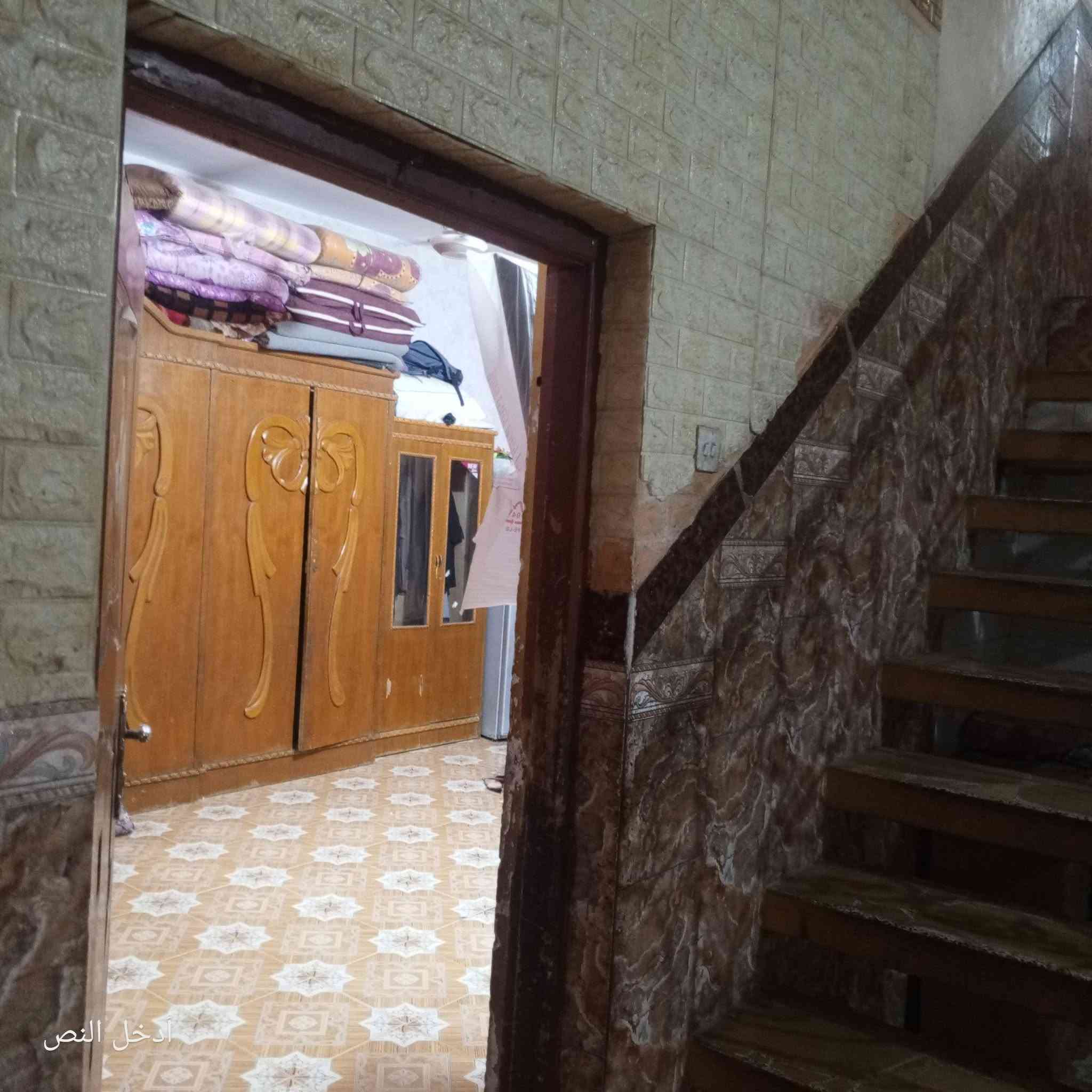 بيت زراعي 200م طابقين كاع الدبوس
قرب (ام عواد العارفة)
 ثالث فرع بعد الجسر
بيت نظيف بناء طابوق عكاده 
ثلاثة غرف وصالة واستقبال( ومطبخ حار وبارد)(وصحيات داخليه وخارجية) وساحة خارجيةوترك خلفي 2م 
 مكان جيد وقريب للسوك
السعر 90 وبي مجال
***********
