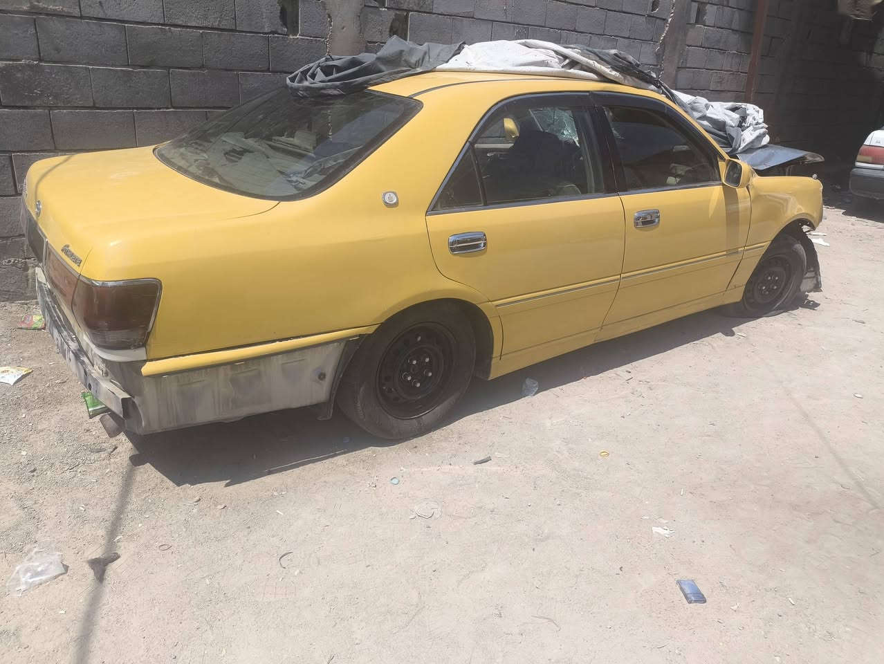 سلام عليكم ابيع ع حادثها بجم فقط 
ابيع كوم حديد انطي ارقامها وياها لكن كوم حديد 
مكينه وكير مابيها شي 
بصره ابي الخصيب 
***********
