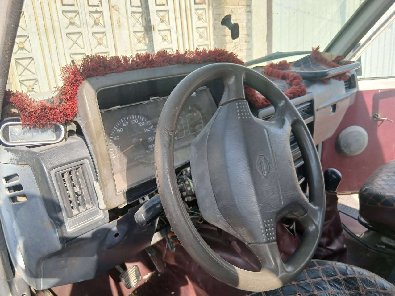 نيسان باترول محرك ٤٥٠ بانزين غاز السياره جاهزه حداديه كامله رقم صدامي عندي وكاله عامه بيه السعر ٣٢ رقمي ***********

