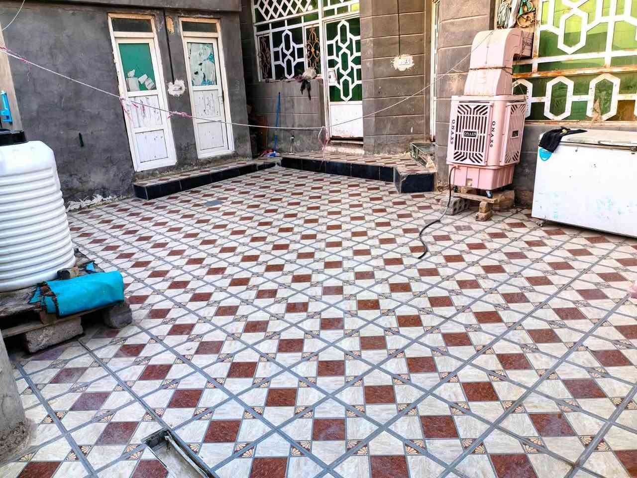 🏠 بيت سكني معروض للبيع

📐 المساحة: 250 متر

🏗️ البناء: طابوق
🏢 السقف: صب كونكريت مسلح

يتكون من:
🛏️ غرفتين نوم
🛋️ صالة كبيرة
🏡 استقبال كبير
🍳 مطبخ
🚿 صحيات داخلية وخارجية
🌿 طارمة كبيرة

📍 الموقع: خلف المصرف، موقع جداً ممتاز.

📞 للاستفسار:
***********
***********
