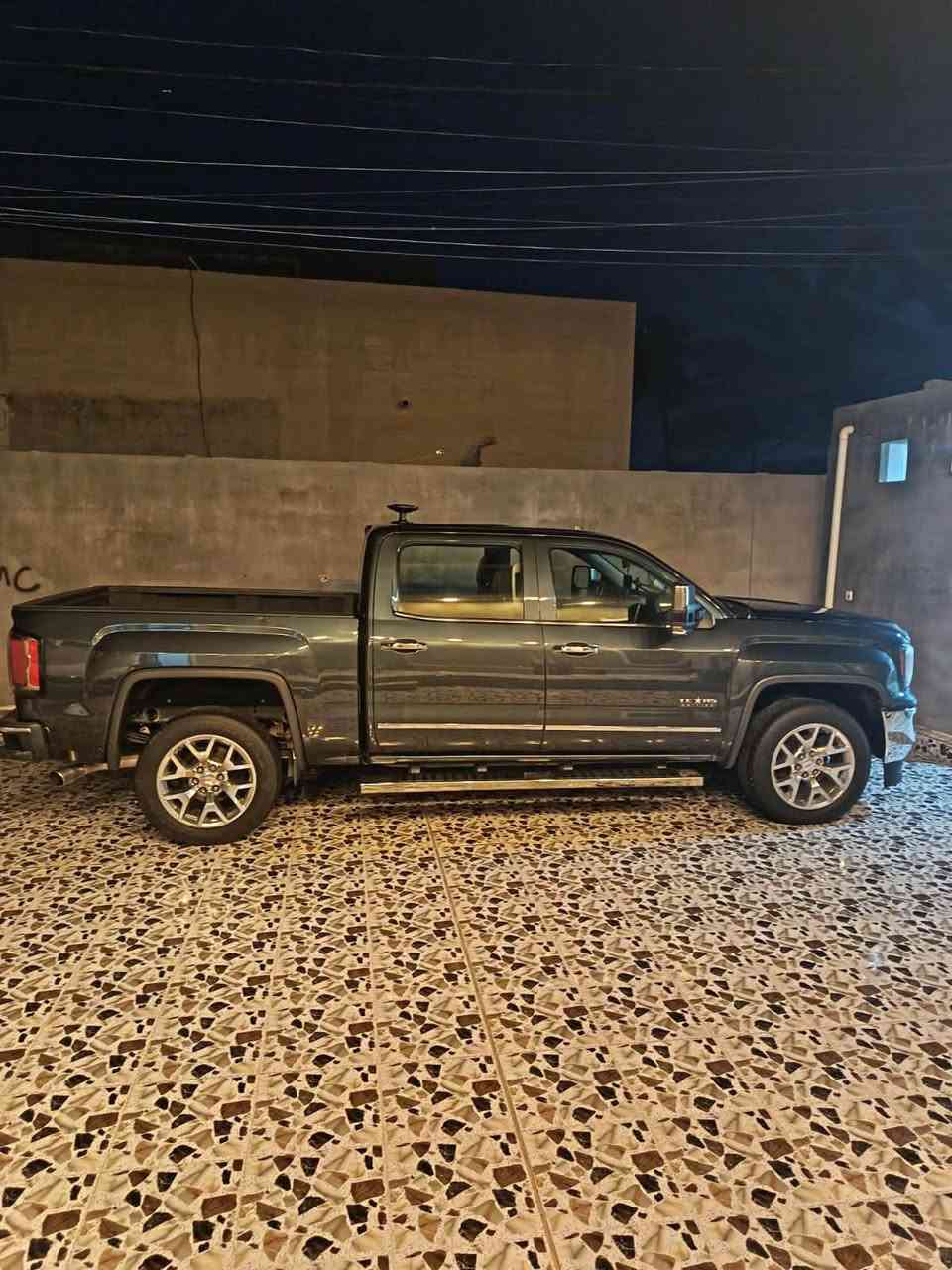 سيره ١٧ كفاله محرك ٥  ٣٠٠  رقم بصره السياره جديده مال جناي السعر ١٩٥ولشراي يدلل السياره فول ***********
