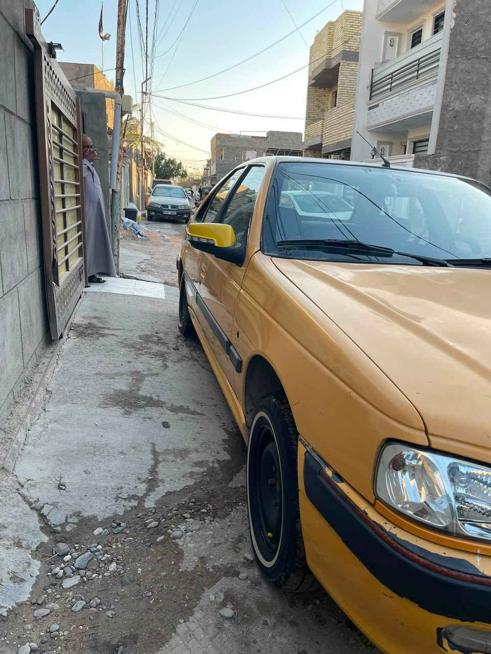 السلام عليكم 
بيجو بارص موديل 2011
السياره ب اسمي رقمها بغداد تحويل ثاني يوم 
مصفره غزامات هيئه مصفره 
السياره مكفوله من الضربه 
مكينه بدون تبخير وتنقيص دهن ومي 
السياره كامله وجاهزه 
السعر 35 
رقمي متواجد واتساب 
***********
