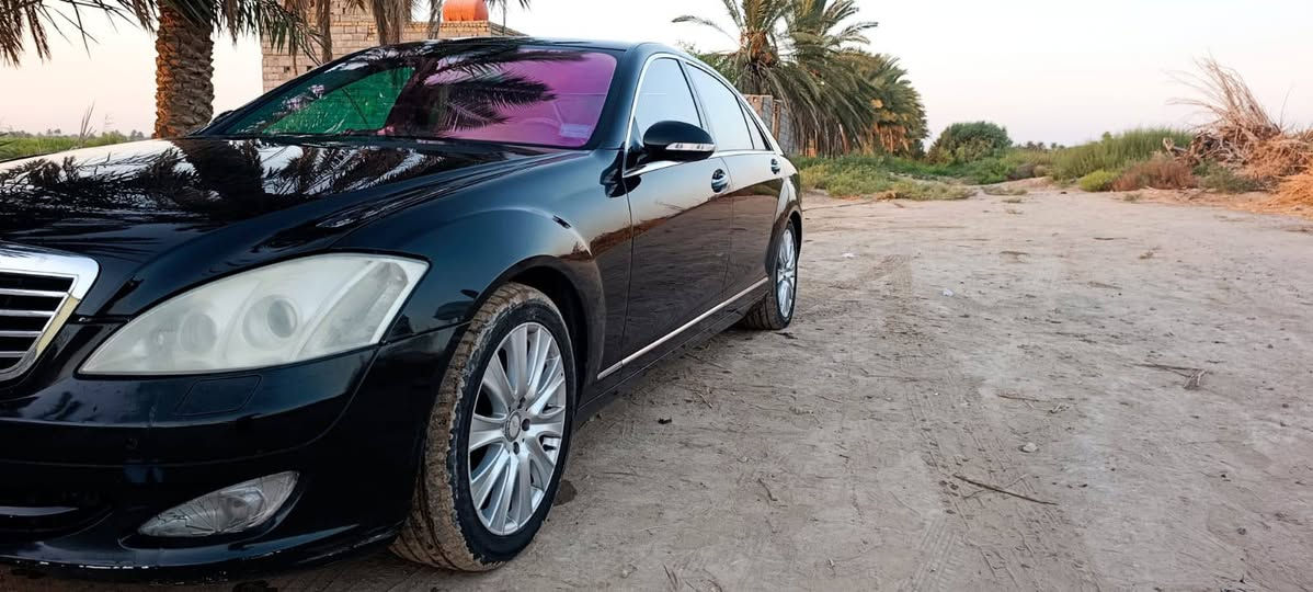 للبيع: مرسيدس S550 (موديل 2006) — فول مواصفات
تجسيد حقيقي للفخامة الألمانية والراحة المتناهية، سيارة تفرض حضورها في كل مكان.

الفئة: S550

الموديل: 2006

المواصفات: فول مواصفات (كاملة المواصفات والتجهيزات)

الحالة: بحالة ممتازة جداً، محرك وكرابكس وأدوات كهربائية بشرط الفحص، تبريد ممتازة، قيادة سلسة وقوية.

من أبرز المميزات:

محرك قوي وبأداء ممتاز

مقاعد جلد فاخرة مع تحكم كهربائي وذاكرة

نظام فتحة سقف

شاشة ونظام صوتي متطور

إضاءة داخلية وأنظمة أمان متكاملة

ثبات وتوازن عالي على الطرقات

السعر المطلوب 170 ورقة

للإستفسار 
***********
