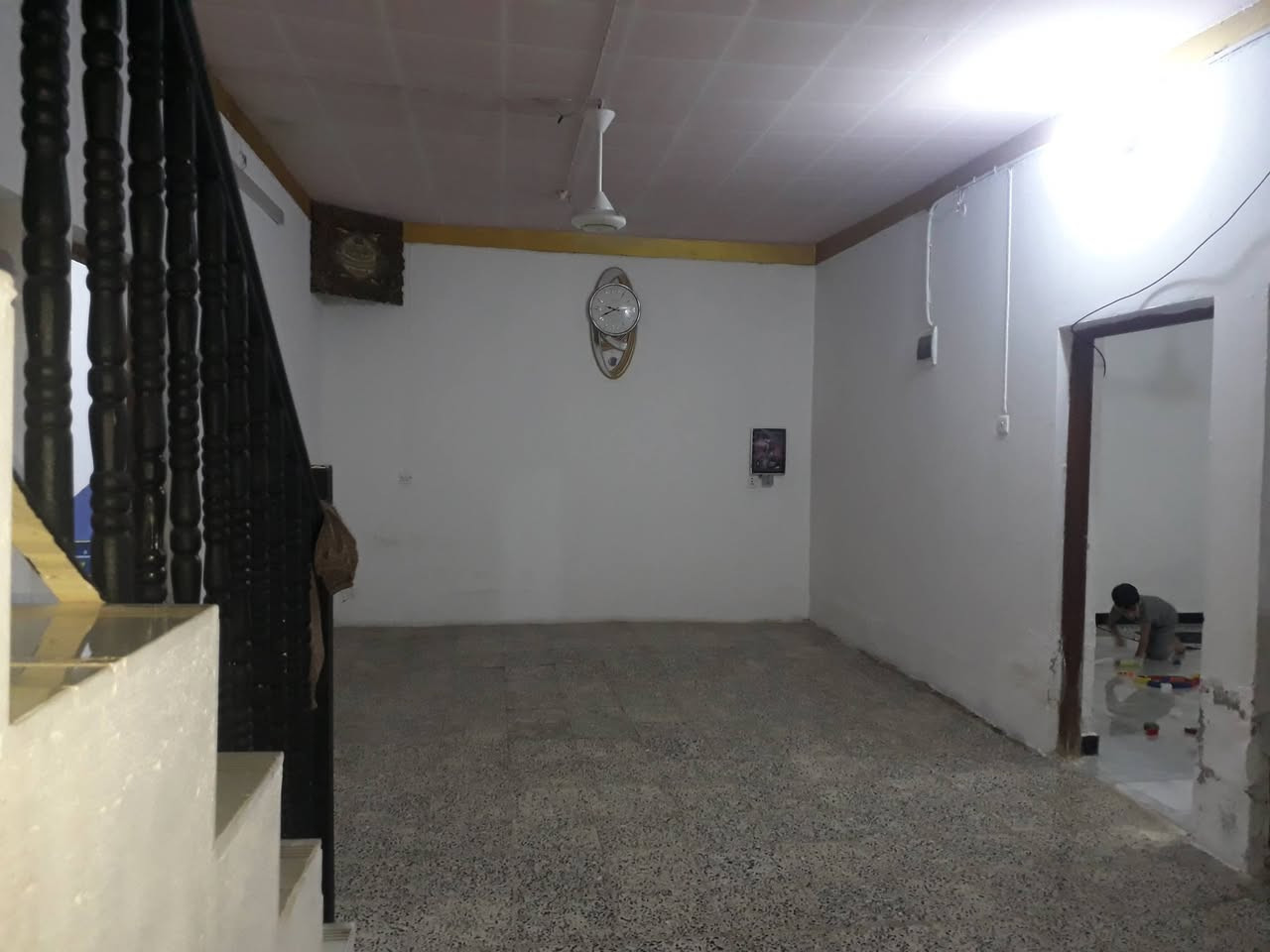 بيت مساحته 👈220م
@(غرفتين --هول--استقبال--مطبخ--صحيات--
ممرات داير البيت --السقف صب كونكريت)
#العنوان --محيزم 
2--قرب--مدرسه--حمائم--السلام
#قرب-- شارع --100

#الخدمات👇
1-كيبل ضوئي انترنت ✅
2-مي بدون ماطور✅
3-قرار تطويب ✅
4-مولد ذهبي✅

السعر 👈(38وبي مجال)
للاستفسار --مراسله --الصفحه. ***********
