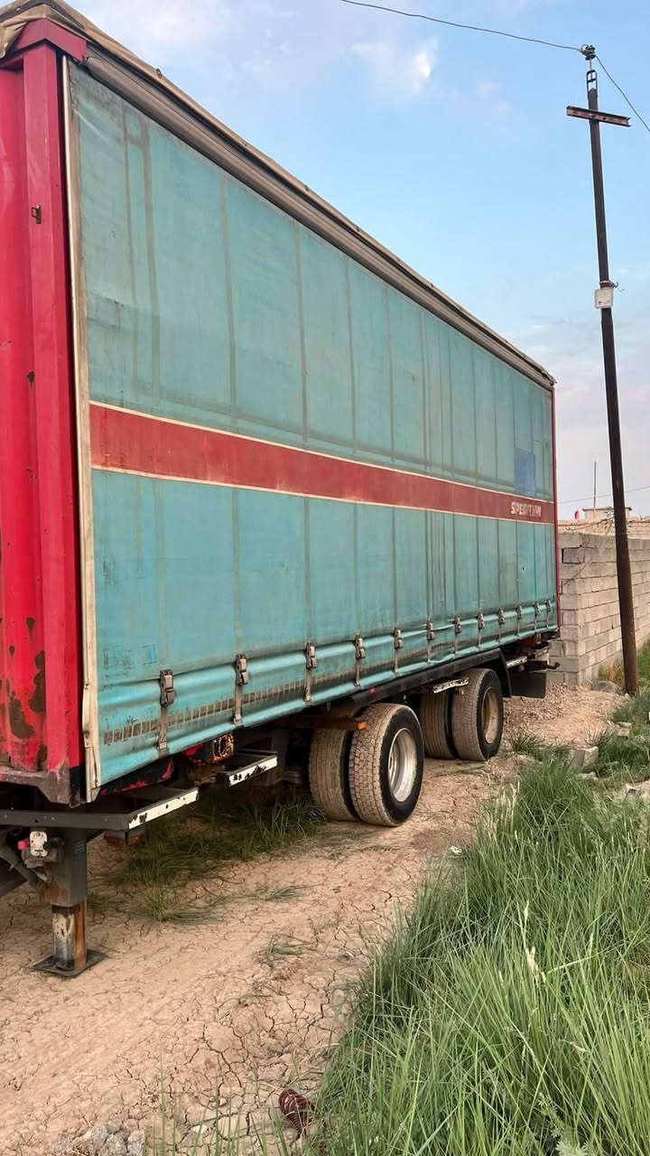 البيع مقطوره خاشوكه
قفل حاويه
مجر سلايت
 جوبلس برميل
حجم تاير 19ونص
طول 7/75متر
رتفاع 3متر
جاهزه كبل الشغل 
بدون منفيس 
عنوان واسط دبوني 
***********
