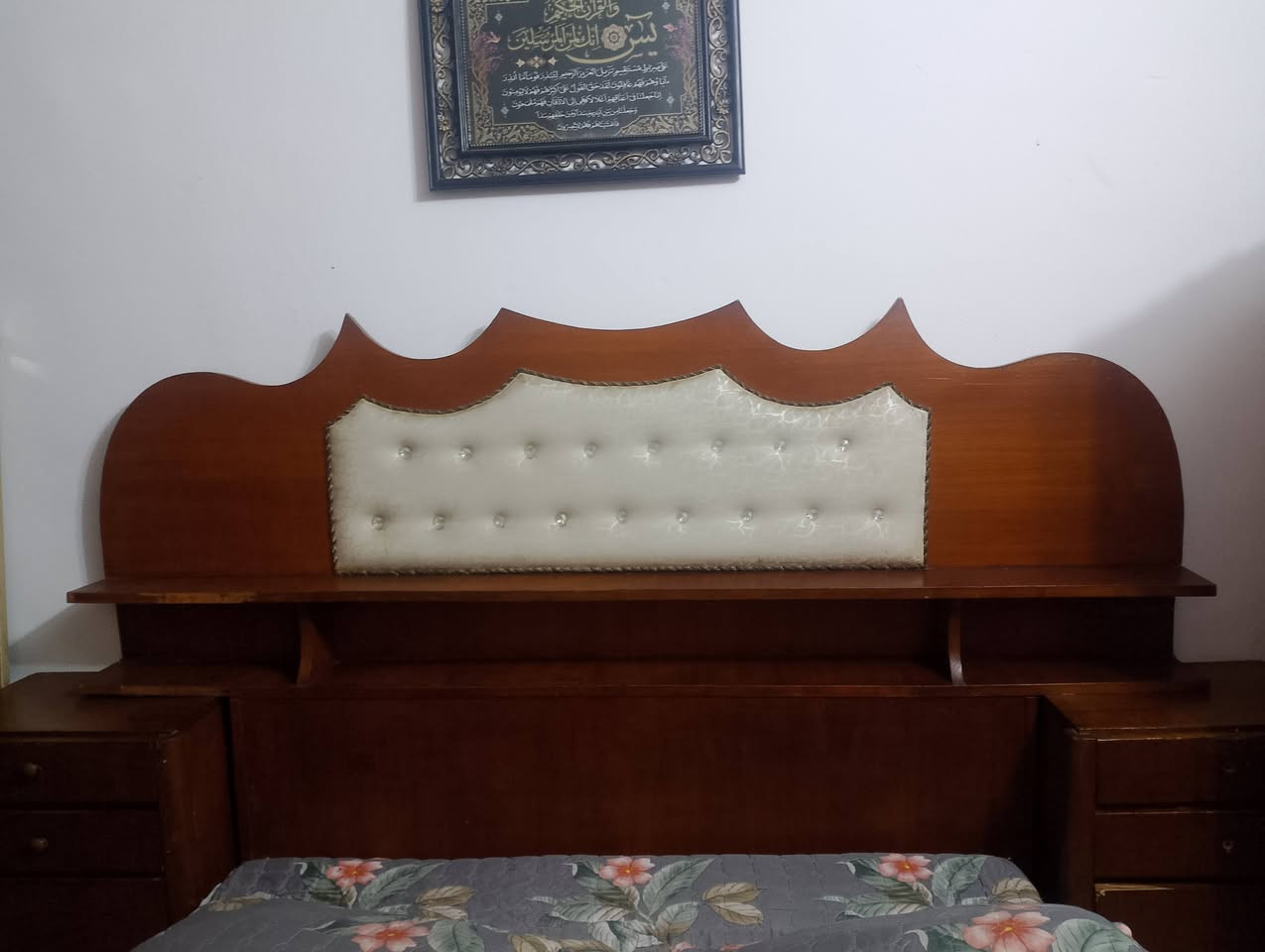 غرفه نضيفه سعر 300وبيهه مجال واتساب ***********
