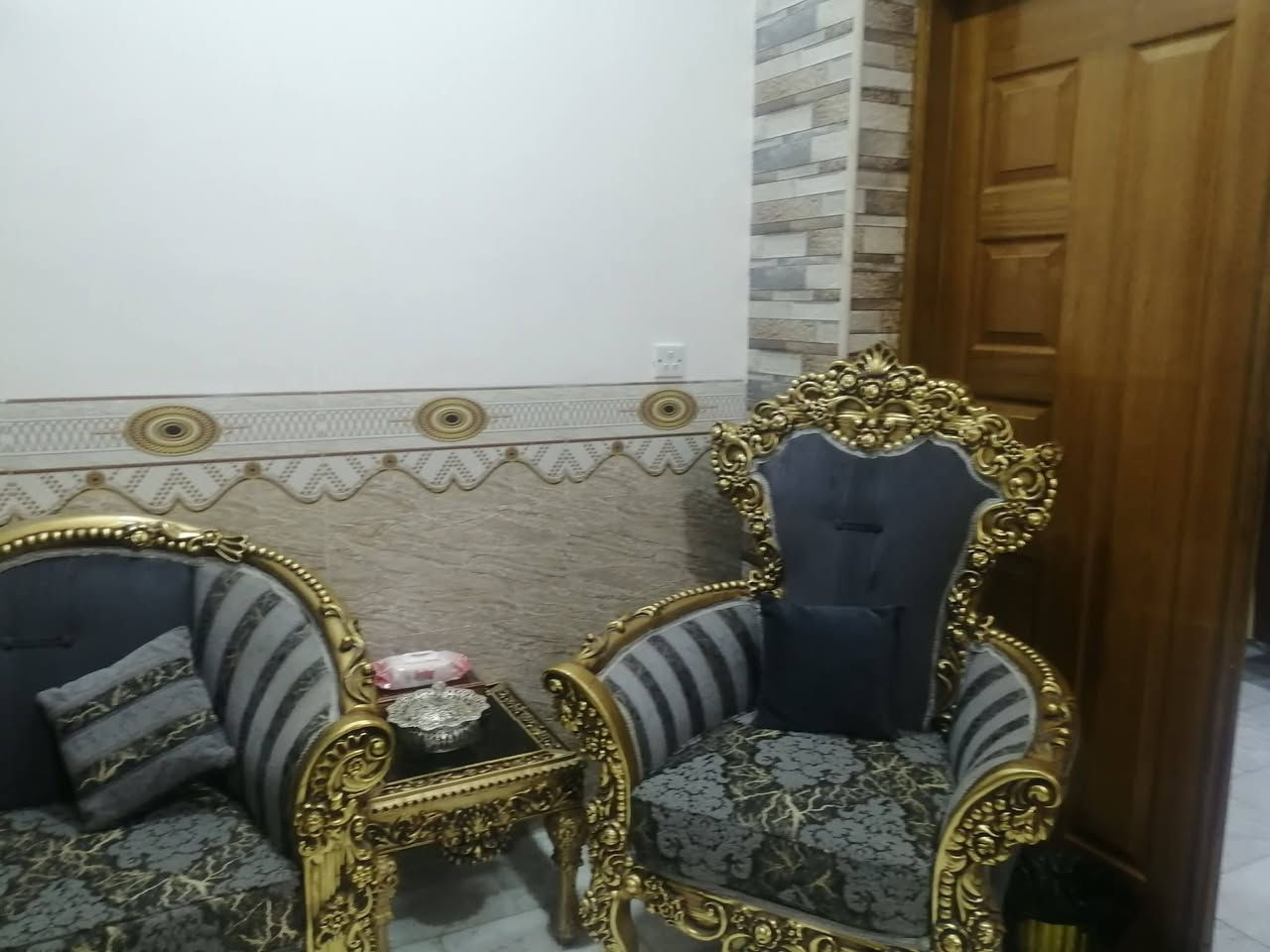 تخم ١٠ مقعد للبيع

