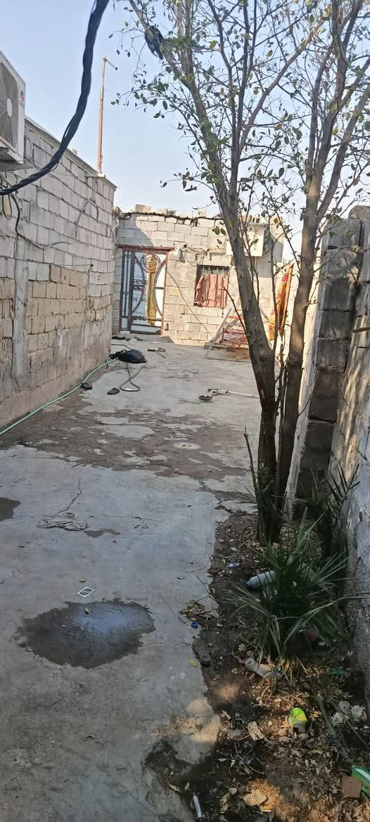 بيت تجاوز في القبله شارع المضخه البيت على الشارع السعر 15مليون هاتف ***********

