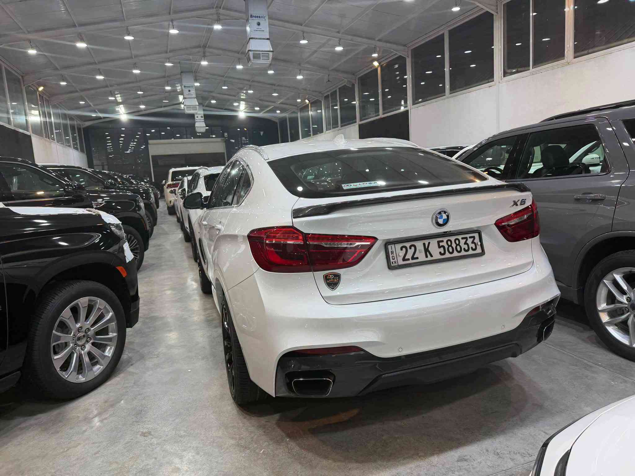السلام عليكم ورحمة الله وبركاته للبيع
Bmw X6 M50i X Drive
Carbon Fiber package 
السياره فول مواصفات موديل 2015
ماشية 125 كم 
بدون صبغ مكفولة
اعلى مواصفات بهاي الفئة 

مكان السياره بغداد 
للاستفسار ***********
