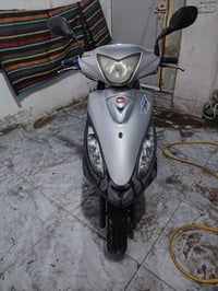 دراجة • شارع مطار