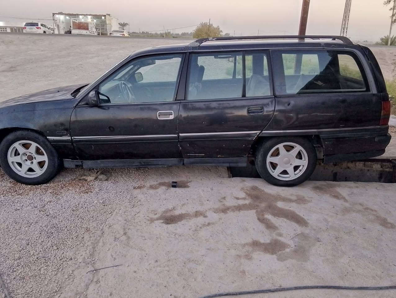 السلام عليكم لبيع فقط 
اوبل ستيشن موديل 1993
رقم انبار سنويه 29 السعر 22وبيها مجال
محرك  2600  لا تنقيص ولا تبخير كير جديد الصدر نص عمره 50٪100 السياره جاهزه من كلشي كهربائيات كلها شغاله سنويه 2029. السعر 22وبيها مجال  مكان السياره الرمادي جزيره الخالديه ***********
