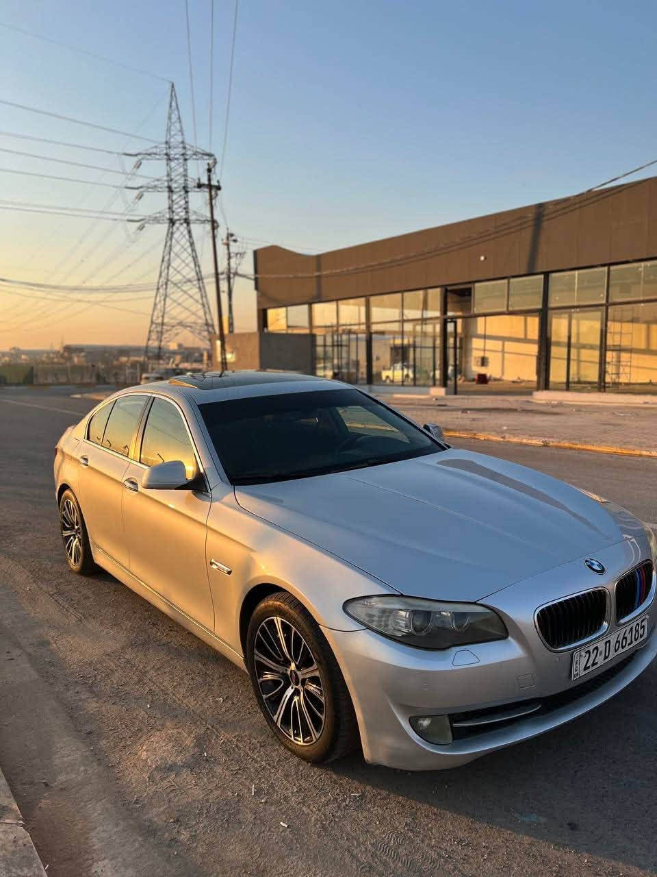 السلام عليكم BMW F10 520 لبيع   - موديل 2013 • الحالة: كلين بدون صبغ Twin Turbo 2000 :المحرك 
• ويل M
المواصفات الإضافية: · فول أوبشن · مري شفط · 5 بردات · شاشة · كاميرا · بصمة · فتحة حساسات 360 · نظام توفير الوقود وبعد موصفاتها المعروفه 160 بيها مجال موقع السياره موصل سيارة بسعر فورتي بلاااااش 🔥
 ***********
