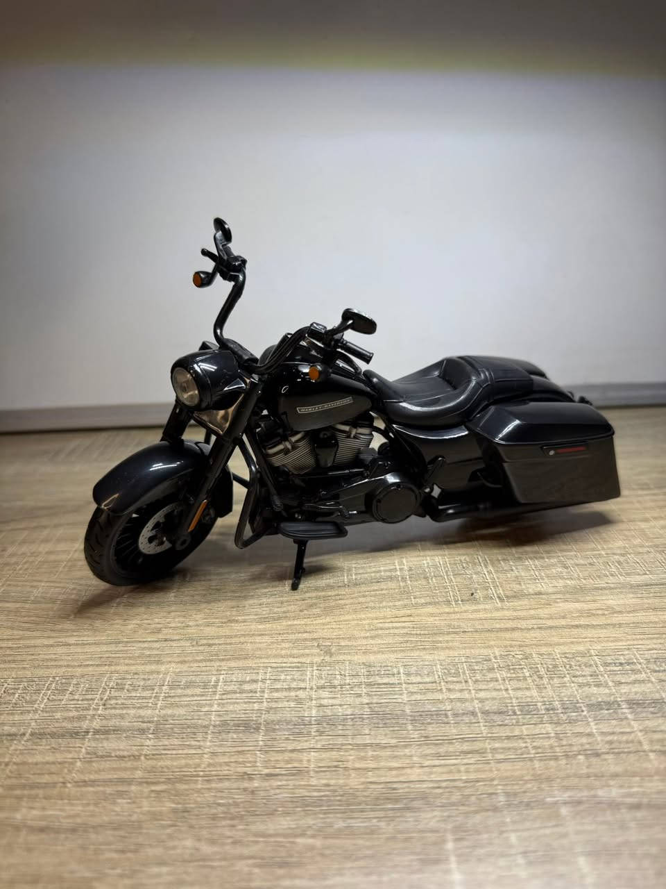 متوفر الان دارجة هارلي ديفدسون 
Harley Davidson Road King Special 
موديل 2017
حجم 1:12
انتاج شركة Maisto 
السعر 25 الف 
للتواصل واتساب ***********
صفحتنا الثانية عالم المصغرات و المجسمات

#tsar_store #عالم_المصغرات_والمجسمات #diecast #harley #HarleyDavidson #Maisto #مايستو
