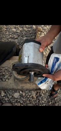 مضخة هيدروليكية • مستخدمة أسبوعين • صلاح الدين