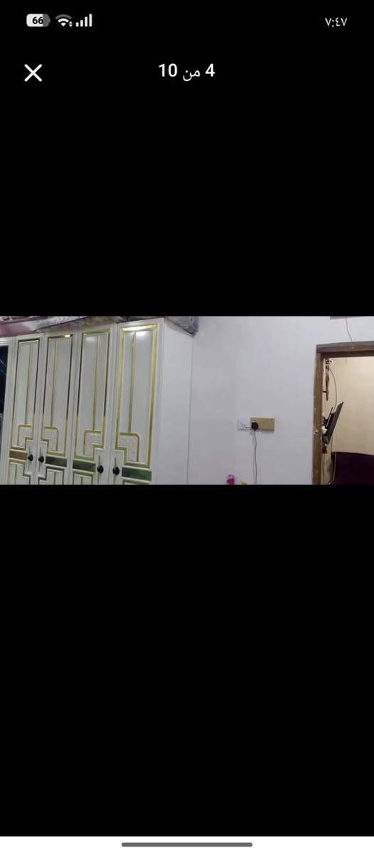 السلام عليكم بيت بلديه مسجل مساحه 220 مترمتكون من 3 غرف نوم ودرج خارجي ودرج داخلي ودوانيه ومطبخ وصيحات وصاله كلهن كبار وكراج كبير السقف مسلح الارض صلابه بس الحمام وغرفتين سيراميك البيت سقف ثانوي  عنوان ابي الخصيب عويسيان شارع القصر قرب حسينيه الزهراء سعر 55 وبي مجال للشراي رقم الهاتف *********** البصرة, العراق

