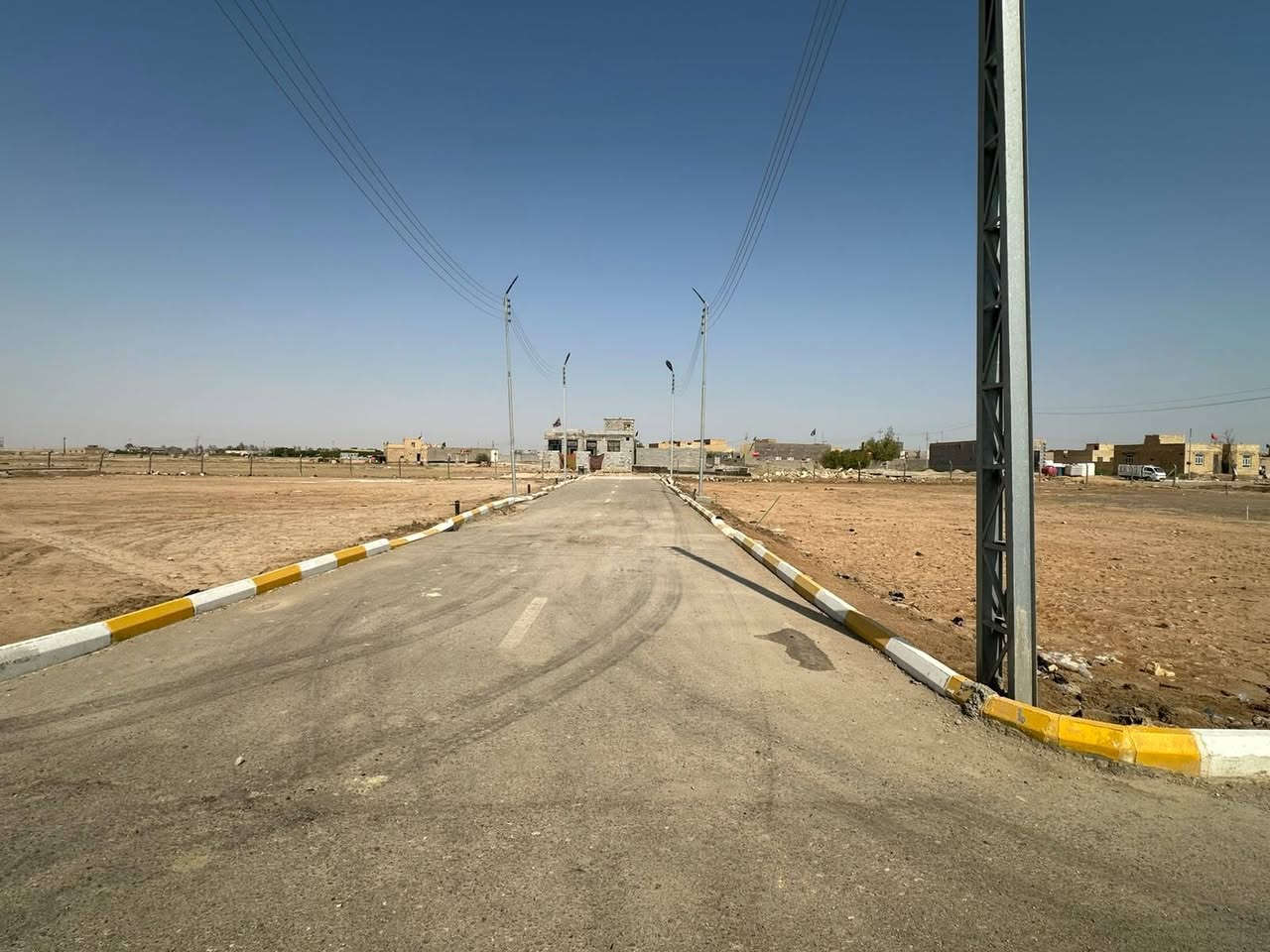 السلام عليكم
قطعة ارض ٢٠٠ متر واجهه ١٠ او نزال ٢٠ سند ٢٥ زراعي تتوفر كل الخدمات بيها تبليط مجاري ارصفه ماء اناره مكانها مجمع المهدي اللي بمنطقة ال بو حجر  السعر ١٥ مجالها ١٤ قفل
التواصل مع مكتب كاف للعقارات والاستثمار *********** وتساب
