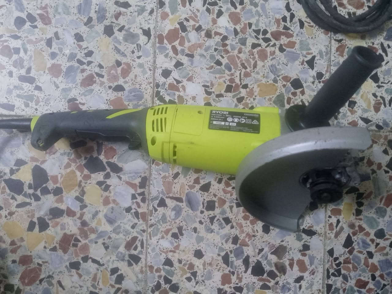 كوسره رايوبي باله نضيف جدا مستخدمه قليل يوجد توصيل لكافه المحافظات للاستفسار على واتساب ***********
