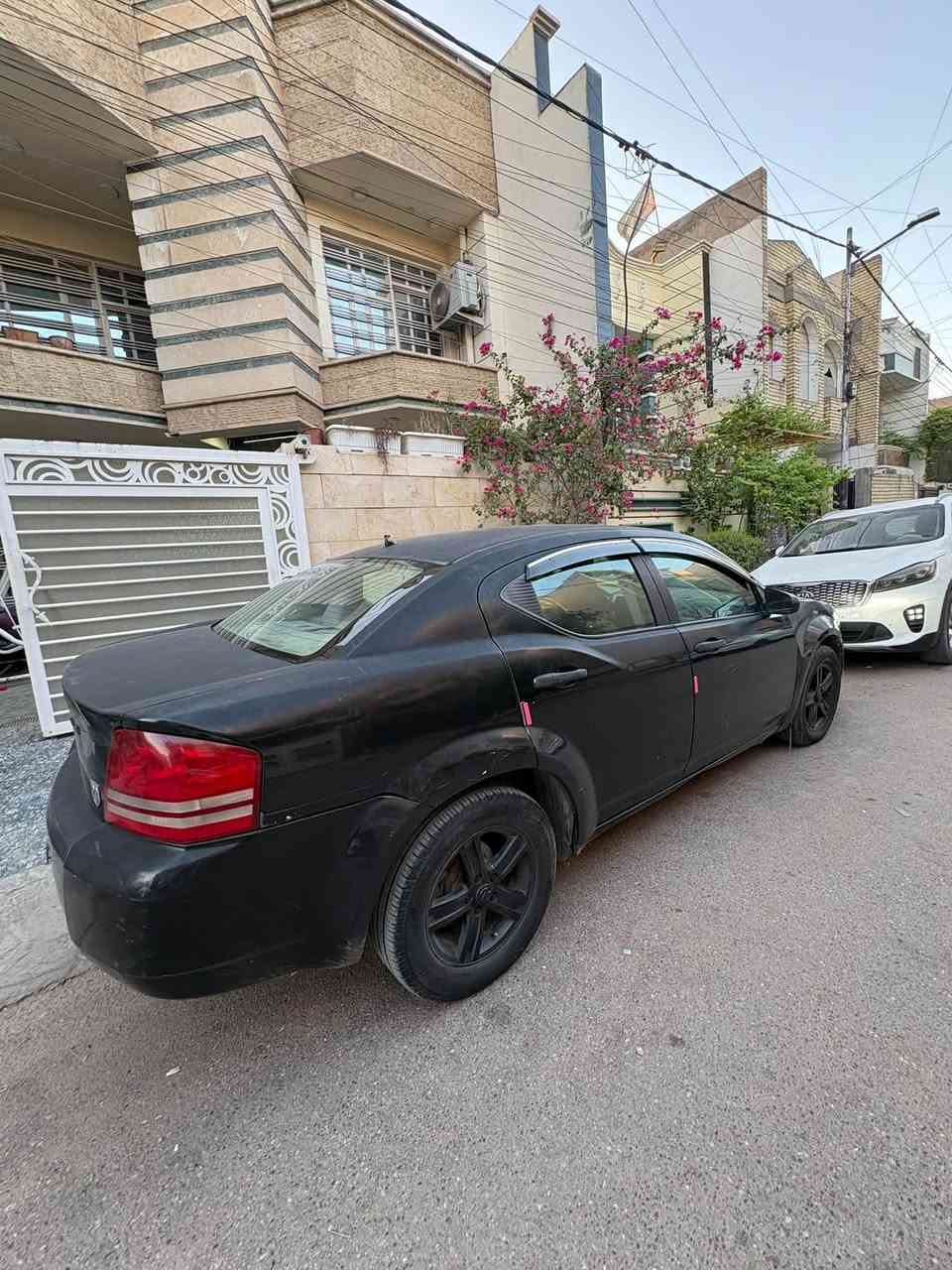 السلام عليكم 
دوج افنجر 2008 
محرك 2400 يعني اربعة سلندر 
1- كفالة كير ومحرك 
2- ضفيره جديده وعقل الكير جديد بعده بالباكيت 
3- السياره جاهزه من كلشي فقط يحتاجلها صبغ 
4- تخم تايرات جدد 
5- بيها شاشه جديده مشدوده الها 
6- تبريد شغال وثلج بالصيف 
السعر 45$ وبي مجال لطيبين 
لتواصل هاتف : ***********
***********
