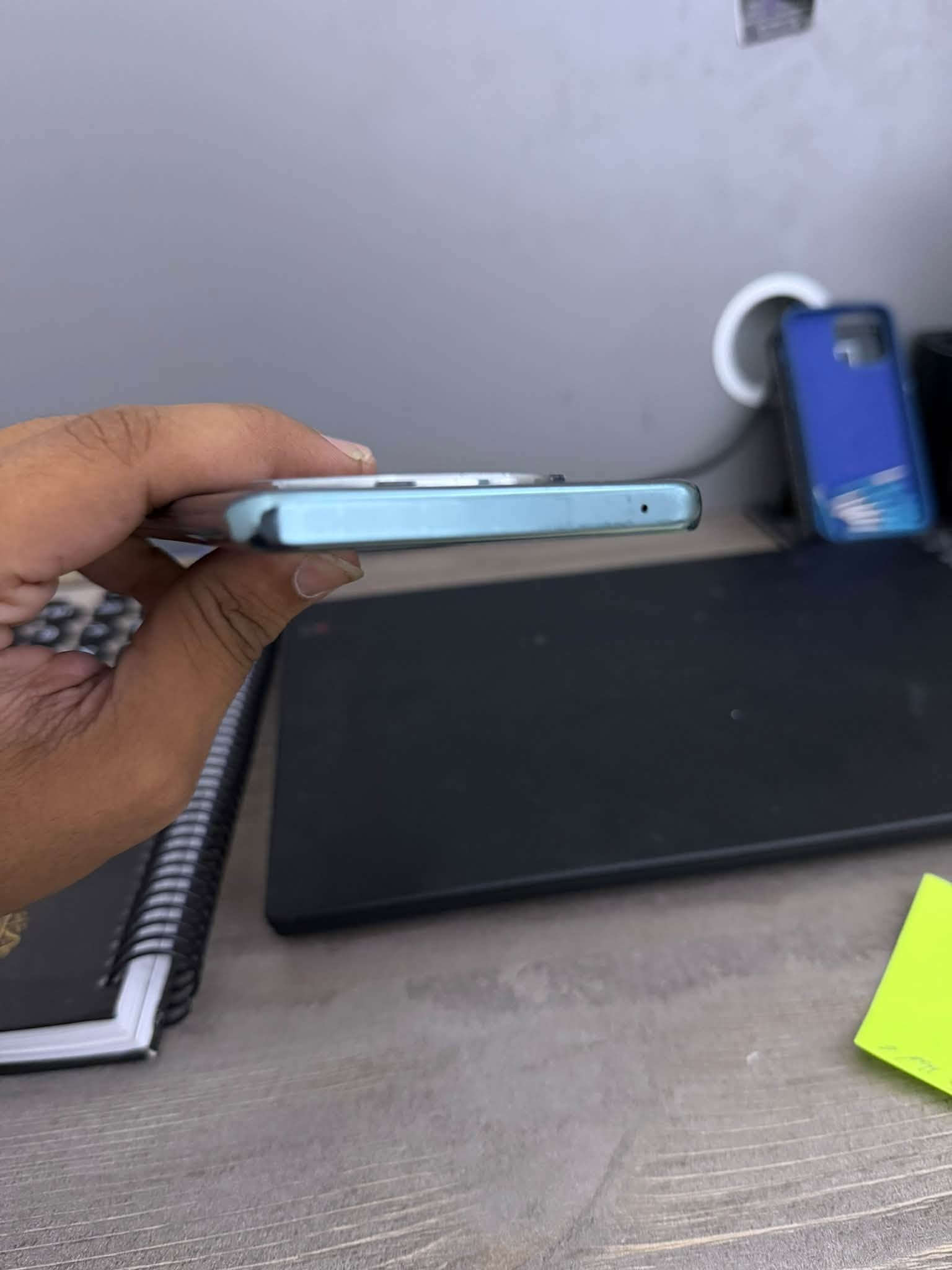 هونر x9b

ذاكره 256 رام 12 جهاز نظيف بي طبع بلشاشه ما مأثرابد عله المس والصور واضحه كدامك

سعره 175قفل
***********

نص مكتوب في الصور:
- إعادة إحياء اللحظات الرائعة بمجرد الضغط على الغالق
- استعرض صورك المذهلة واسترجع أفضل اللحظات التي استمتعت بها.
- إنشاء
- الألبومات
- الصور