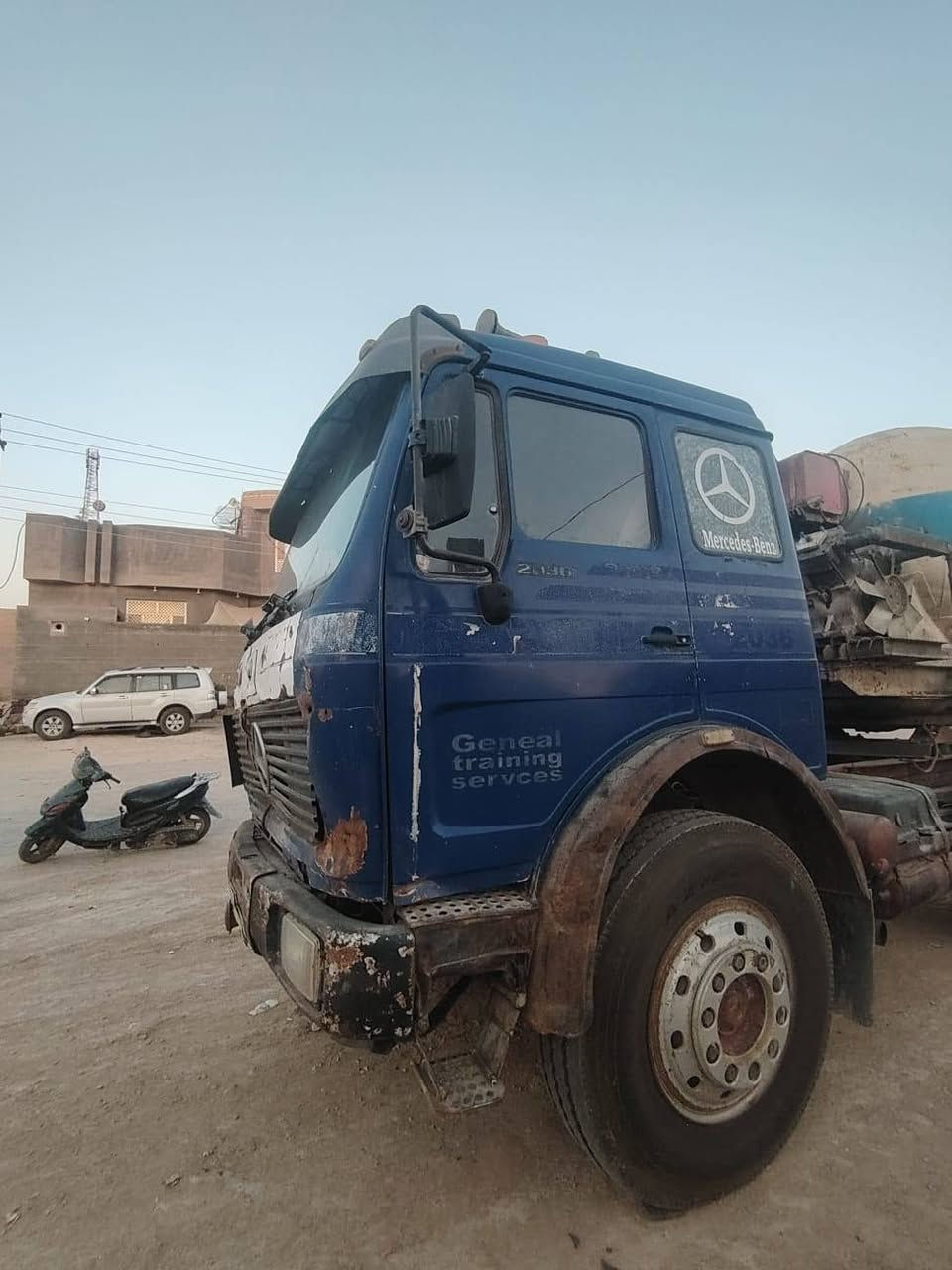 البي موديل 81
 مكينه 28
كير130
 سنويه فلات ذات جوانب متحركه
السعر 90 وبيها مجال
للاستفسار ***********

