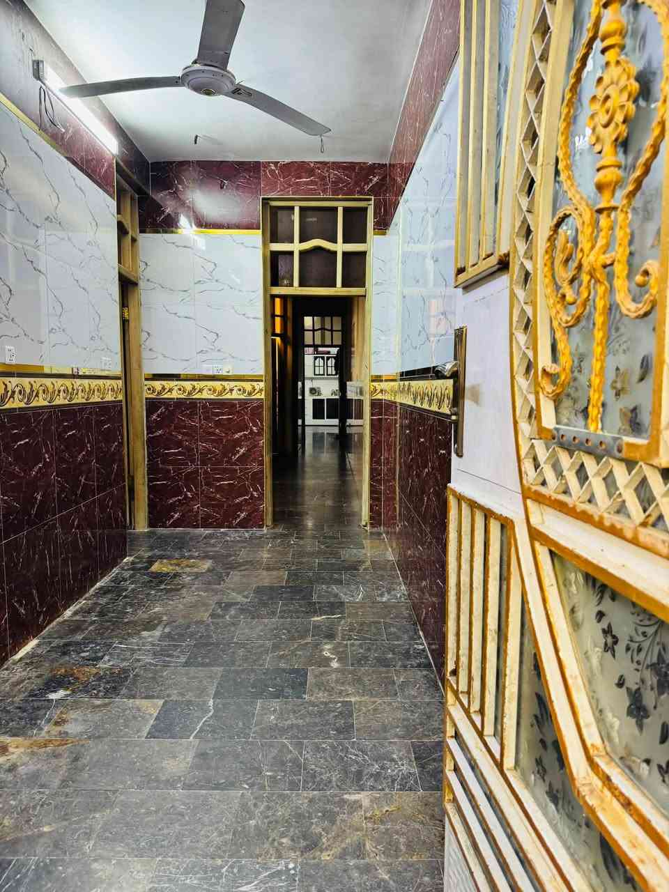السلام عليكم
بيت للبيع طابقين  طابو صرف مساحة 150 نزال 25 
منطقة العبيدي على الشارع العام 
عدد غرف النوم 5 حمامات 4 
استقبال 7 متر وصالة ومطبخين   
للاستفسار ***********
