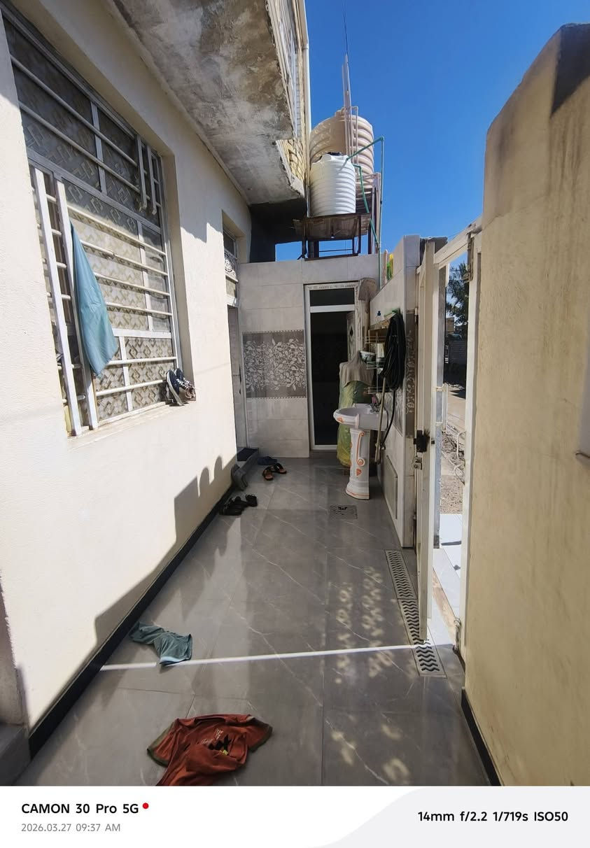 بيت طابقين 100م طابو صرف
الدجين قرب مدرسة 🏫 الخندق فرع نيسان
الطابق الاول… غرفه صاله مطبخ ديوانيه صحيات داخليه وخارجيه 
الطابق الثاني ..2غرفه صاله 
بناء حديث
السعر 125 وقابل للتفاوض استفسار اكثر اتصال او واتساب ***********
