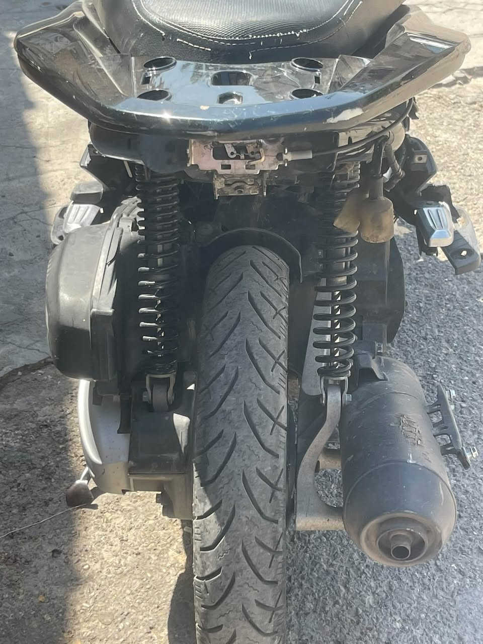 السلام عليكم دراجه pcx جيل الثاني ياباني الدراجه بيها كفرات بس كفرات مو كامله نكلبت الدراجه وتكسرن الكفرات بس كلشي مابيها لاواصله للشاصي ولا للماشه فقط الكفر المكينه خير من الله وحلوه ومامفتوحه جيب فيتر وافحص لانضوح لاتنقيص لاتبخير 
السعر 800
عنواني بغداد البياع 
***********
