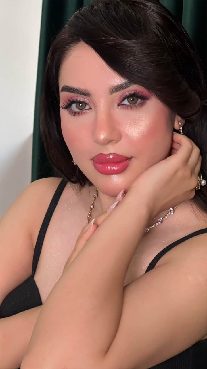 💞الفنانه زهراء 🥰
صالون نزاكه للسيدات .. ديوانيه..ام الخيل السايدين قرب مأكولات الكوخ
حساب الانستا  👇👇
     flawless.zahraa  الماكيره زهراء
Salon__nazamaa  السنتر 
*********** واتس

