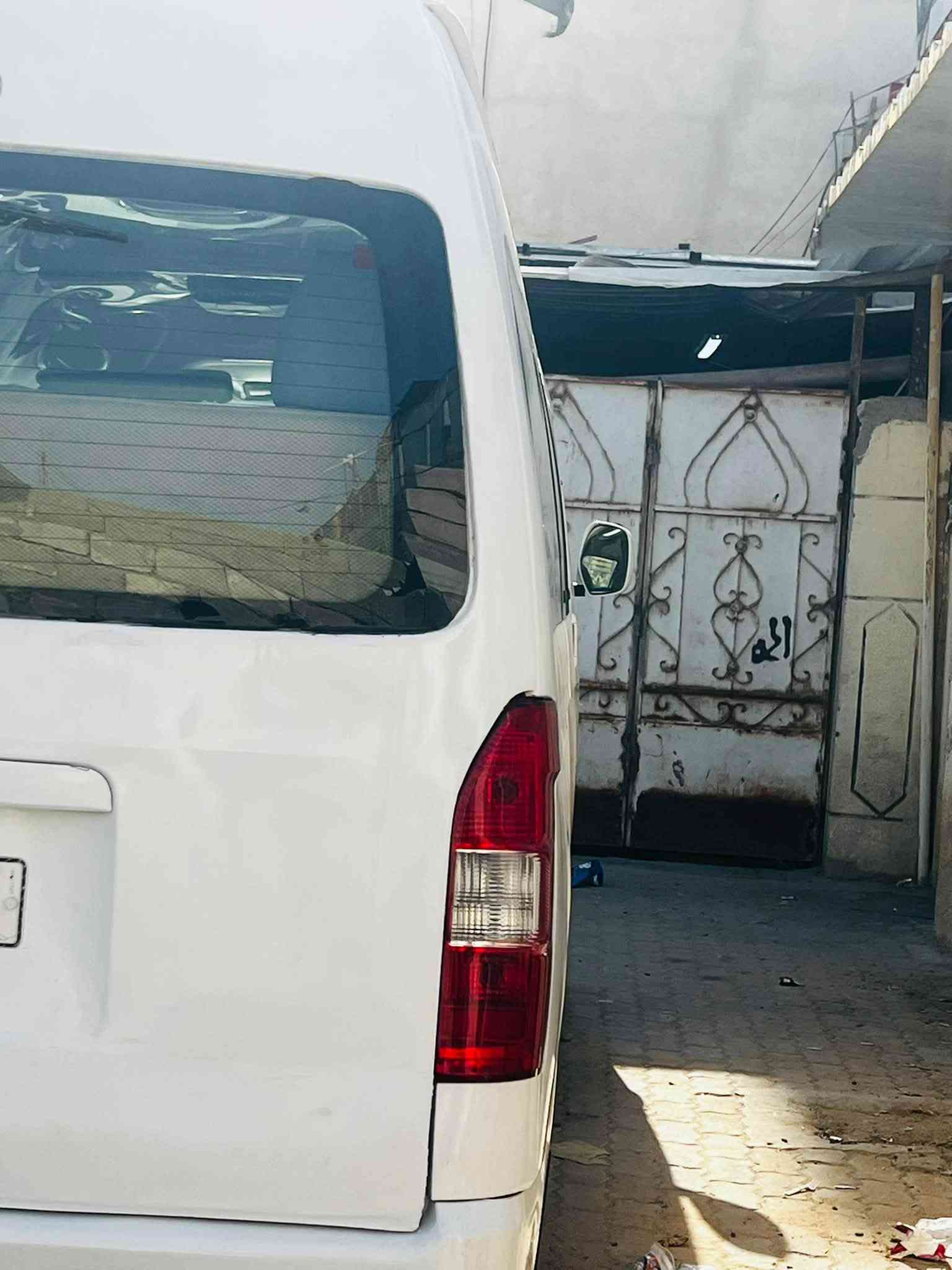 السلام عليكم كيه جنبي للبيع مديل 18 سيارة بيه ضربه صفحة الكصيرة سياره خير من الله مكينه وكير وحدادة وتخم تاير كهربائيات كله شغالة غرفه سياره مدوشمة عامة سياره جاهزة كبل للشغل مكان سياره بصرة  اتصال رقم ***********
