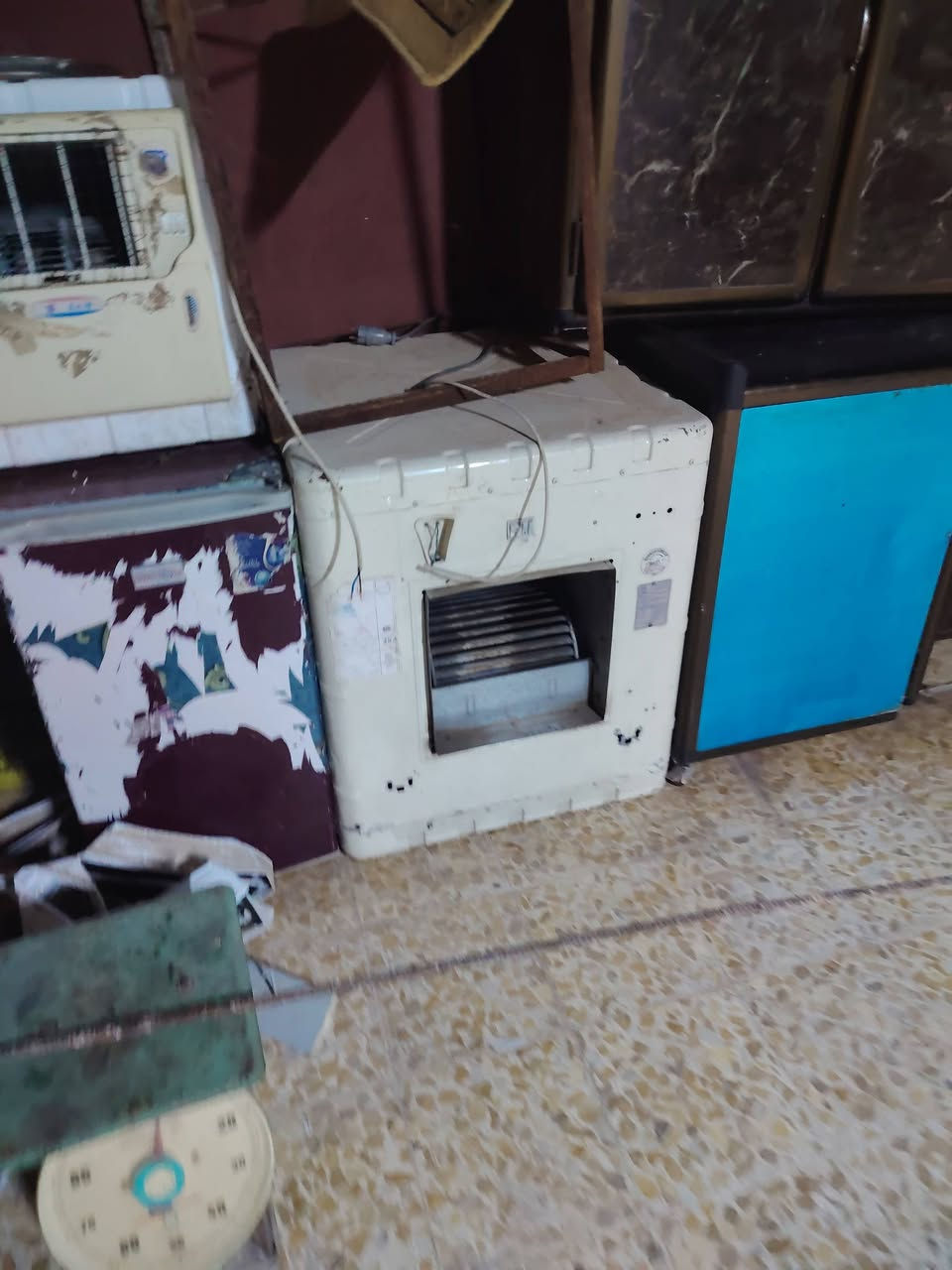 للبيع أغراض سعر مناسب مكان كوير ***********
