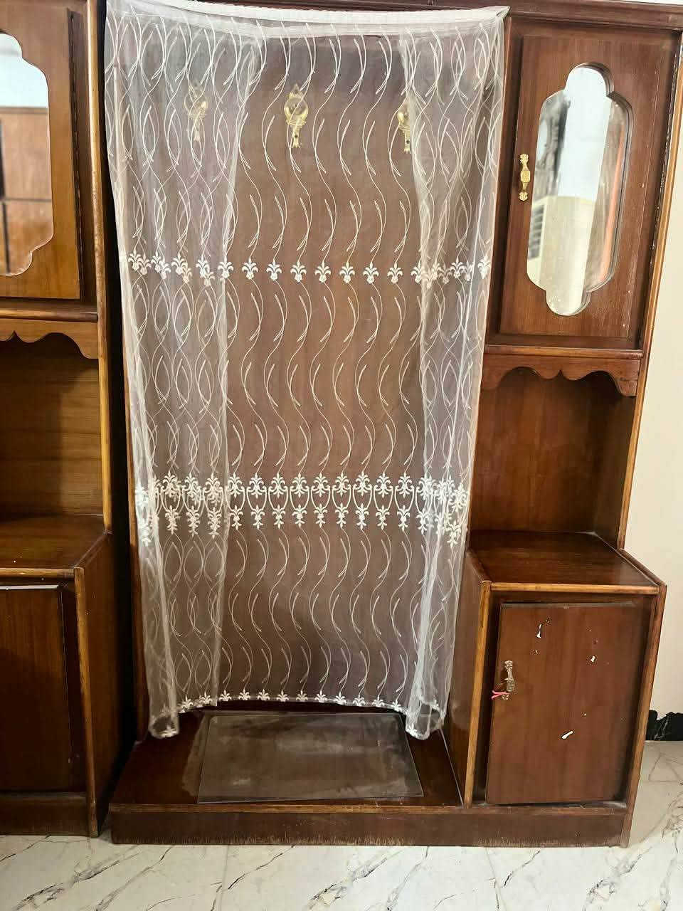 غرفة اخشاب للبيع مستعمله بحاله جيده ديوان السعر 700 الف المكان المجموعة الهندسية اتصال***********
