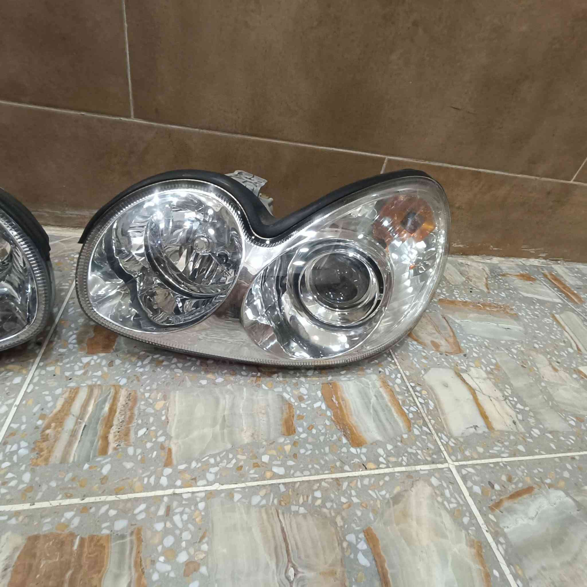 السلام عليكم لايت جديد مال تفصيخ زيرو السعر 75 الف زوج بغداد رصافه اكو توصيل للمحافظات الاتصال ***********
