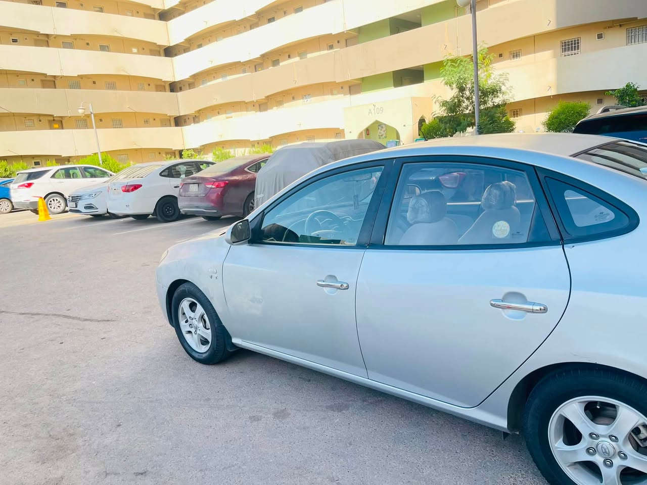 النترا افانتي خليجي موديل 2009 سيارة جهازه مكينة جديده شادها الف 1600 دكشن عالي بيه صبغ نصف الباب ونصف الجاملغ بدون داخل مكينة كير تبريد مروحة اضافية كلها شغاله بدون اي نقص رقم بغداد السعر 98 وبيه مجال هاتف / ***********
