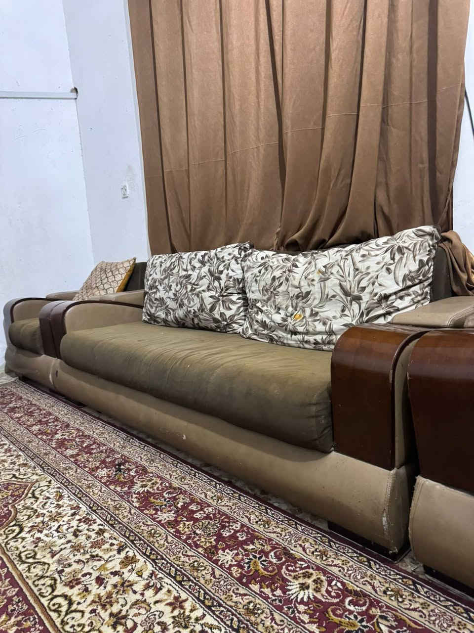 تخم 8 مقعد تركي ثقيل للبيع حاليا مطلعه بساحة البيت ما عندي مكان للبيع 150 وبي مجال حله مقابل العاب المدهش

