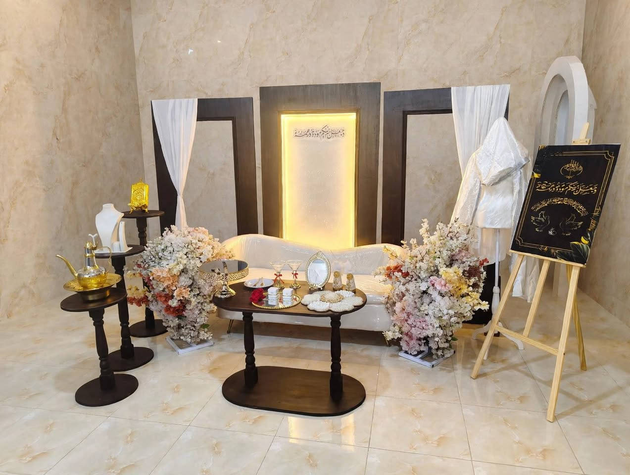 #كوشات خطوبه #كوشات عرس  # كوشات حنة كوشات ختان كوشات حفلات 
متوفره للايجار بأشكال مختلفة 
موقعنا حي الغدير شارع مستشفئ البناني 
  للتواصل ***********
باداره ابو حسن 
مكلف بالنشر اخوان مسوي عروض كلش حلوه وسعار مناسبه 
كوشات الزهور كوشات الزهور
