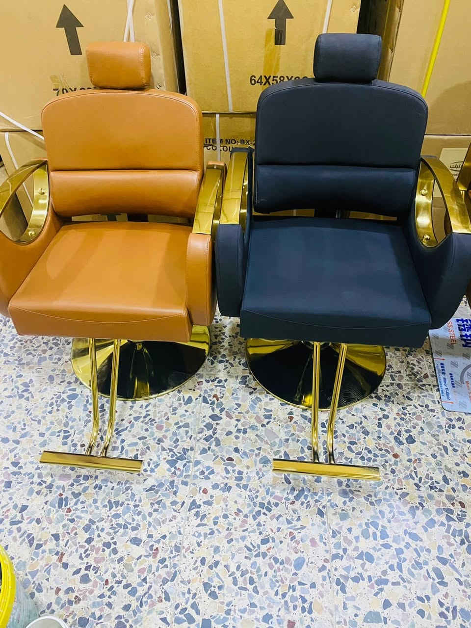 كراسي حلاقه نسائيه ورجالي 
توصيل لجميع المحافظات متوفر
