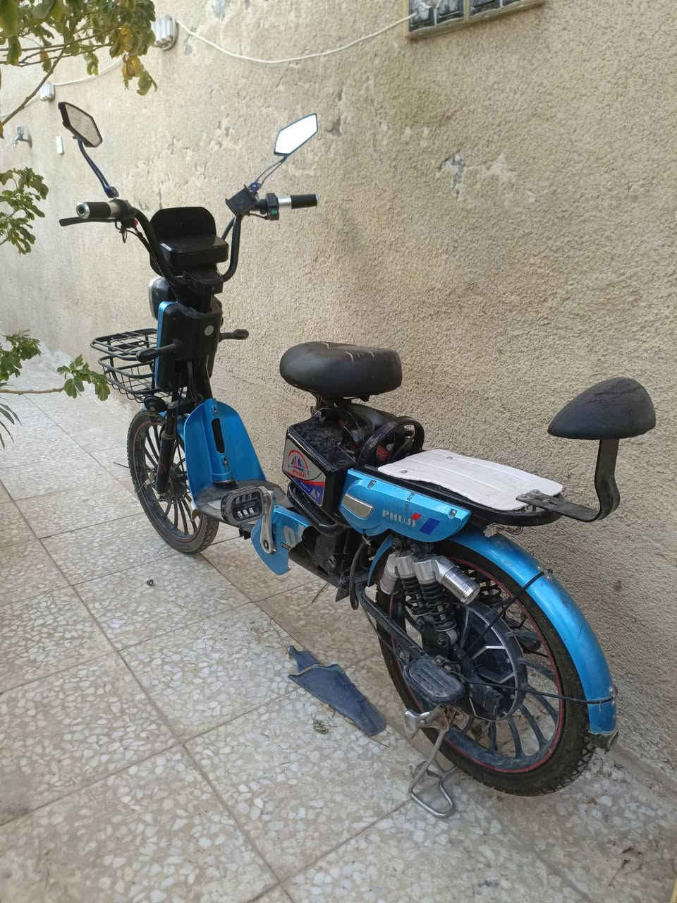 اسلام عليكم. دراجه شحن. شغاله 100/100 بريك بطاريات شاشه.  بصمه ماعوزه اي شي. سعر مناسب  175 الف وبيه مجال قليل. عنوان بغداد مدينه صدر. ***********
