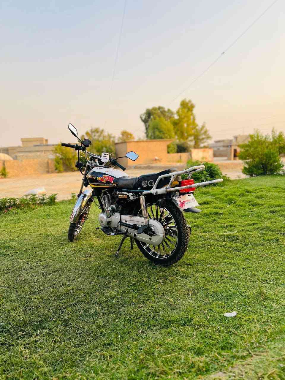 السلام عليكم موطور للبيع موديل 2024
النوع نامي برو 
موديل 2024
محرك مفتوح 
كهربايات كلو شغال 
رزانة فول 
العنوان ناحية القيارة قرية الحاج علي 
التواصل فقط اتصال واتساب ***********
السعر500 وبي مجال حك الجية فقط @إشارة
